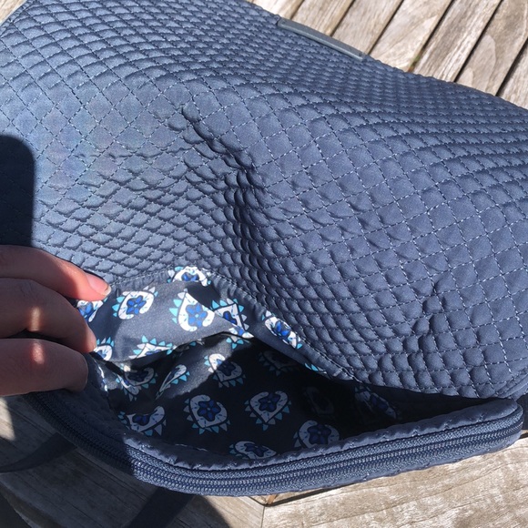 Vera Bradley Crossbody bag with matching coin purse. - Picture 6 of 10